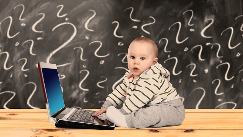 cari nama bayi di internet - bayi dan laptop